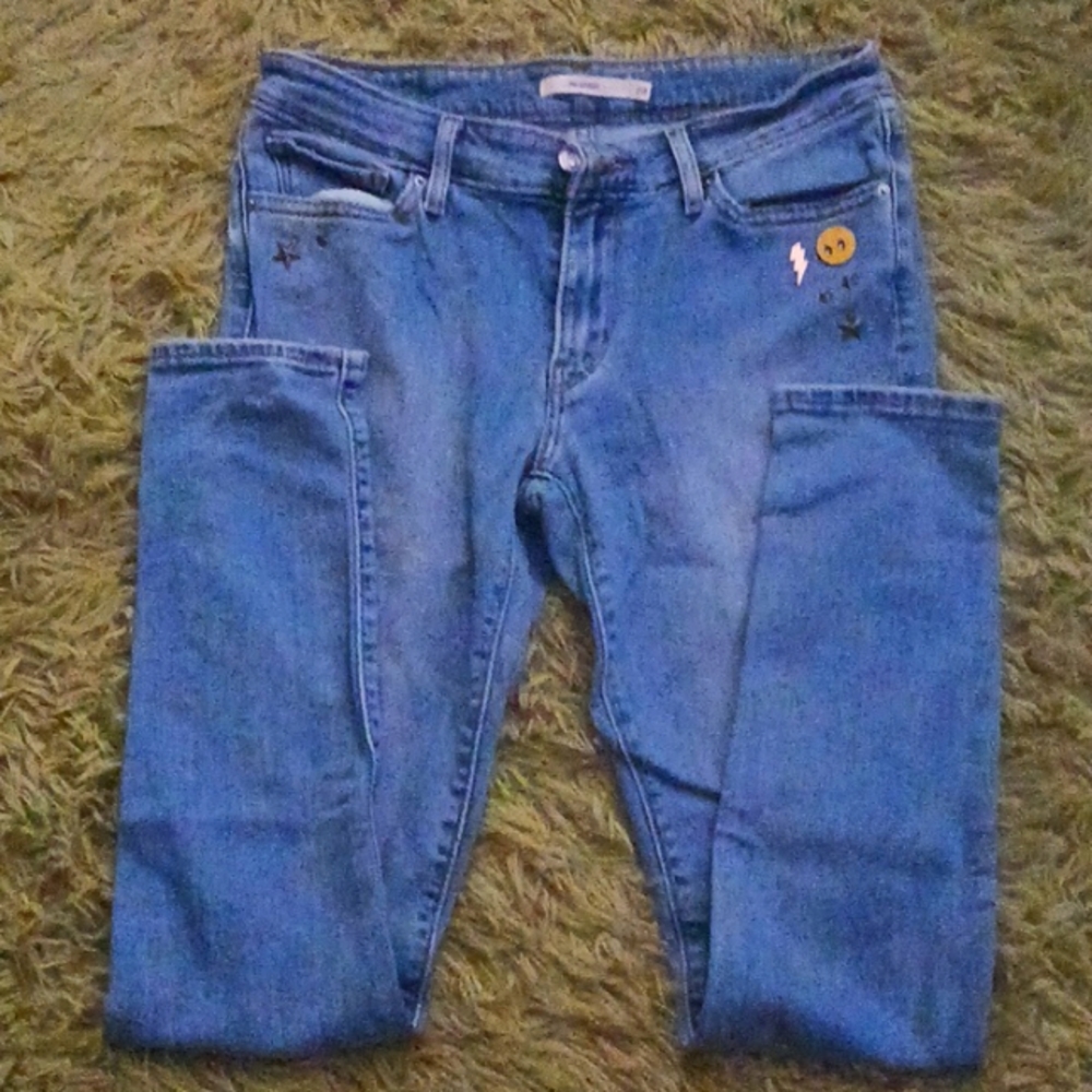 Skinny leg levi 711 with pocket detail